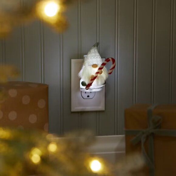 Yankee Candle Holiday Gnome Scentplug Diffuser + Refill - Picture 2 of 4